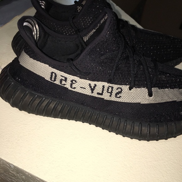Adidas Yeezy Boost 350 V2 Core Black/White (Oreo) - Picture 7 of 8